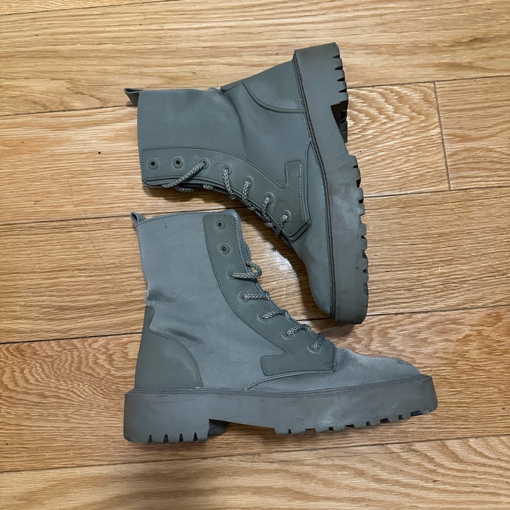 Zara Combat Boots, Women’s Size 9, Color Army Green